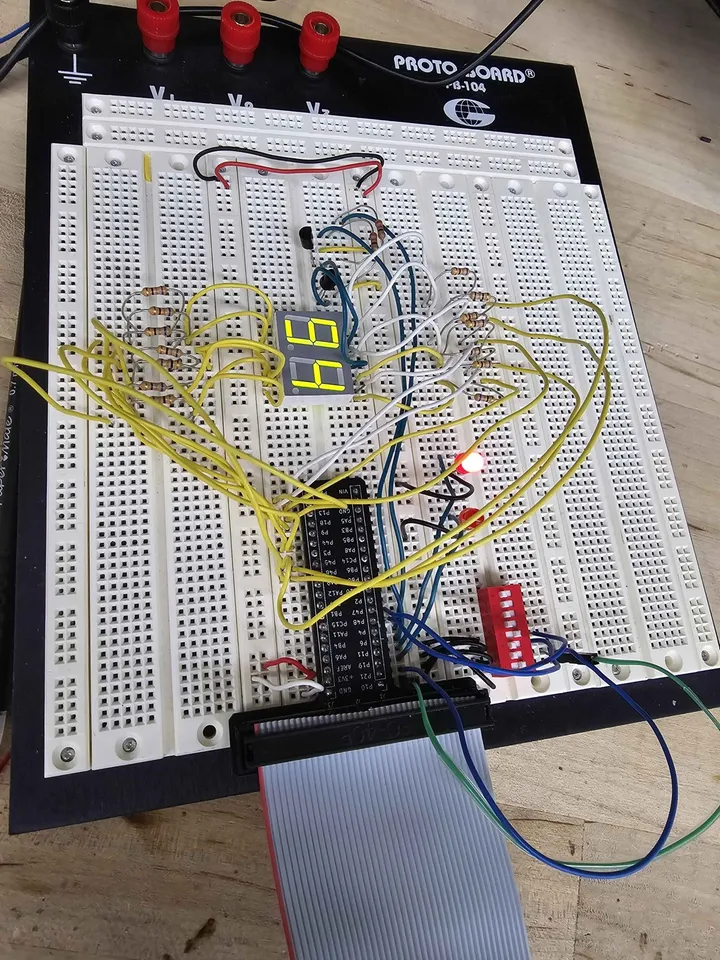 Dual seven-segment display driven by the FPGA on a breadboard